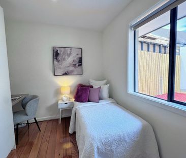 Stylish Single-Level Living in a Convenient Hampton East Location - Photo 4