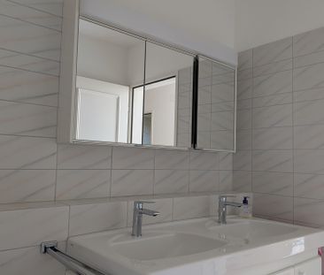 Exclusive Top-Floor 2-Level Penthouse in Adliswil (85 m²) - Photo 4