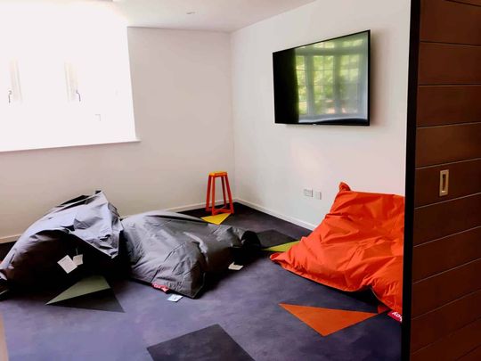 Large High Double Ensuite - Photo 1