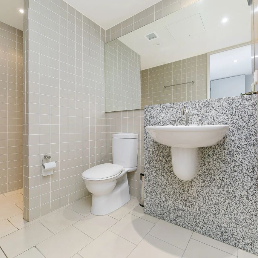 Modern 2-Bedroom Apartment in the Heart of Braddon - Photo 1