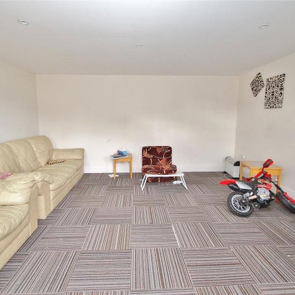 Elm Close, Horsell, Surrey, GU21 - Photo 1