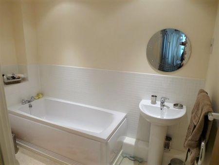 2 bedroom apartment to rent - Photo 4