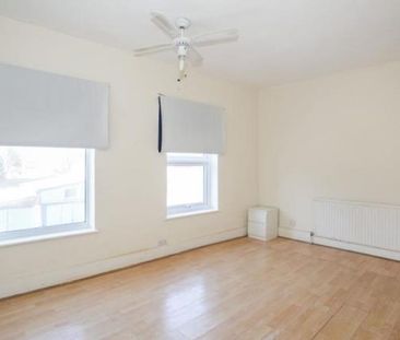 3 bedroom end of terrace house to rent - Photo 1
