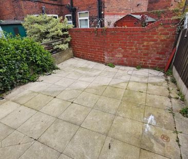 2 bed Terraced - To Let - Photo 6