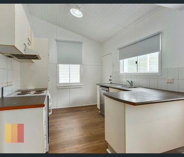 REFURBISHED 4 BEDROOM HOUSE IN NEWMARKET ! - Photo 5