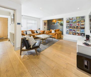 4 bedroom semi-detached house to rent - Photo 2