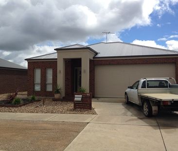 7-bedroom shared house, Grenache Drive - Photo 1