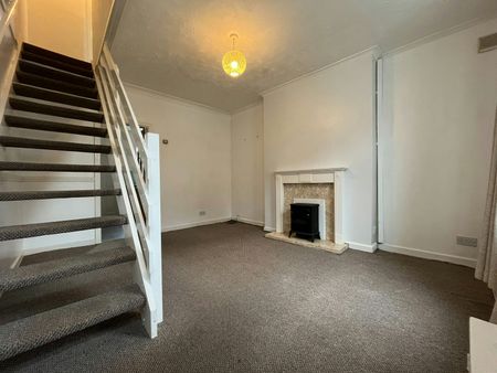Terraced House to rent on - Photo 2