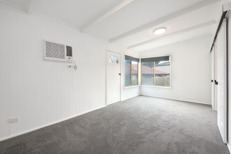 2/22 Bradshaw Street Frankston VIC - Photo 3