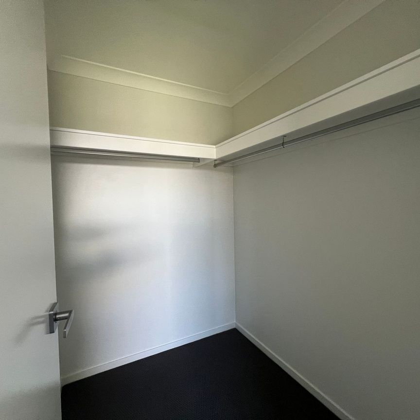 Family home in Black Beach - Photo 1