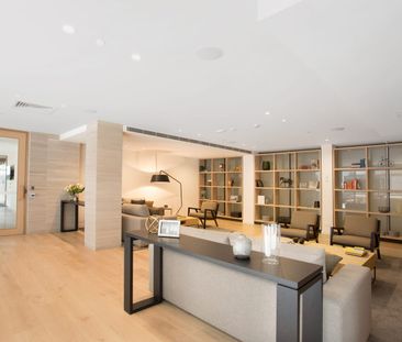 Bounce into Bond! - Photo 1