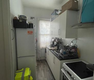 1 bedroom in a flat share to rent - Photo 4