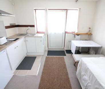 Magdala Road, Isleworth - Photo 2