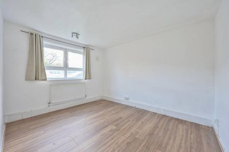 3 bedroom flat to rent - Photo 4