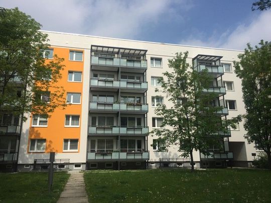 WG-gerechte Wohnung mit Abstellraum! Küche und Bad mit Fenster! Jetzt schnell sein! - Photo 1