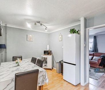 3 bedroom end of terrace house to rent - Photo 4