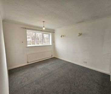 Detached House - Photo 2