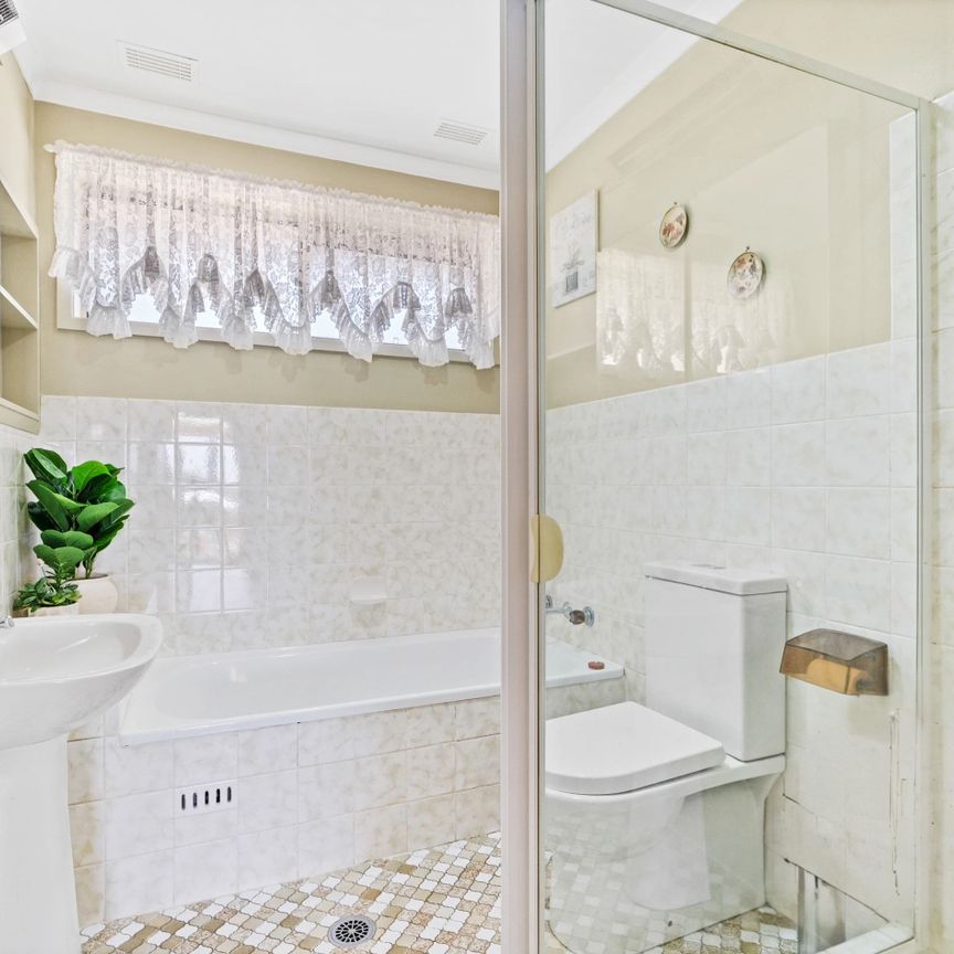 Modern Family Living in a Quiet, Sought-After Ruse Pocket! - Photo 1