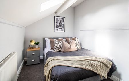 4 Bed End Terrace, Colton Road, LS12 - Photo 3