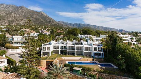 3 bedroom luxury Townhouse for rent in Marbella, Andalusia - Photo 2