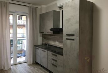 Студия после ремонта возле метро Лоди