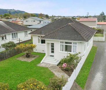 Cute and charming charecter home! - Photo 4