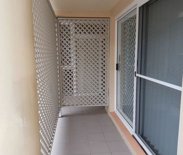 Ground Floor unit with air-con in great position! - Photo 5