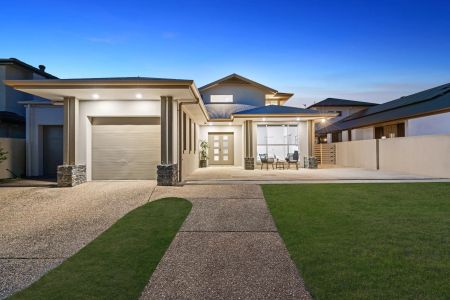 Luxurious Waterfront Living in River Links. Pool, Jetty and 4 Bedroom Entertainer. - Photo 2