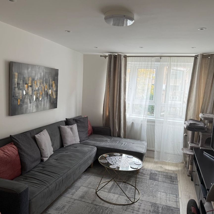 1 Bed Flat, Cheesemans Terrace, W14 - Photo 1