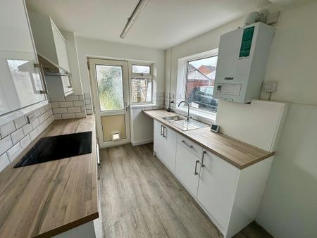 3 bedroom semi-detached house to rent - Photo 5