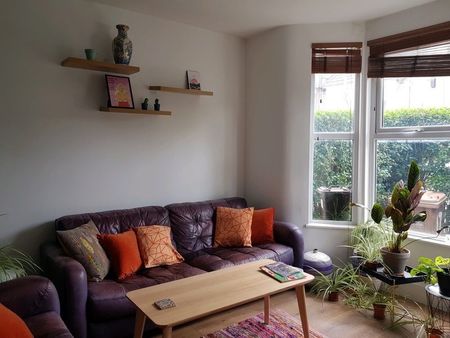 4 Bed Terraced House, Madeira Road, E11 - Photo 2