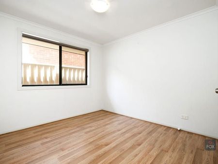 Modern low maintenance family home - Photo 4