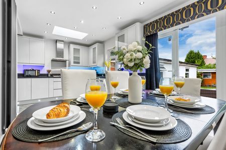 5 Bed Semi-Detached House, Georgian Court, HA9 - Photo 4