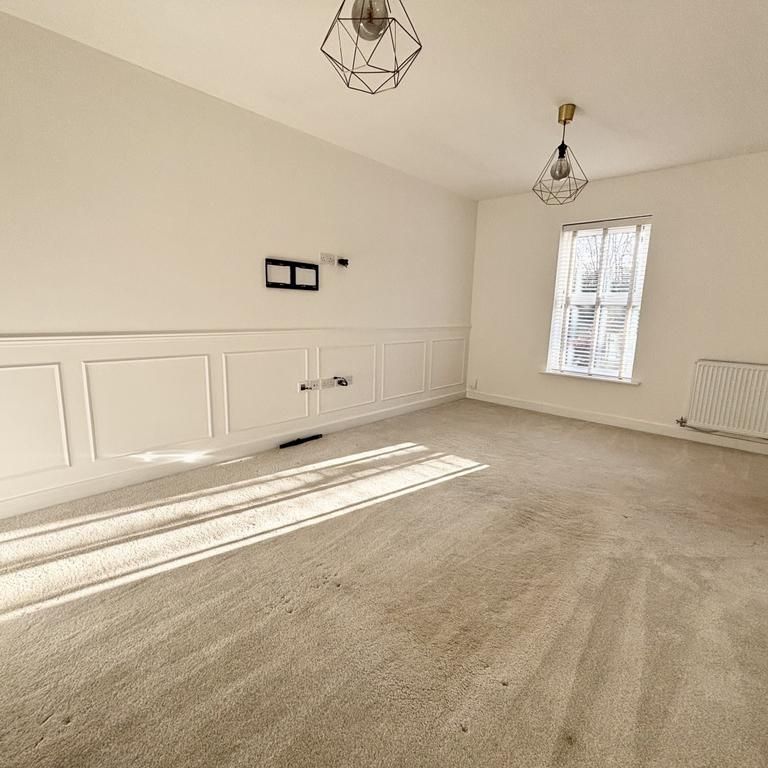 4 bedroom detached house to rent - Photo 1