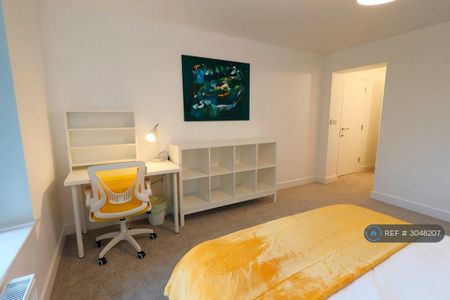 1 bedroom in a house share to rent - Photo 4