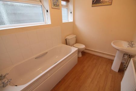 2 bedroom terraced house to rent - Photo 4