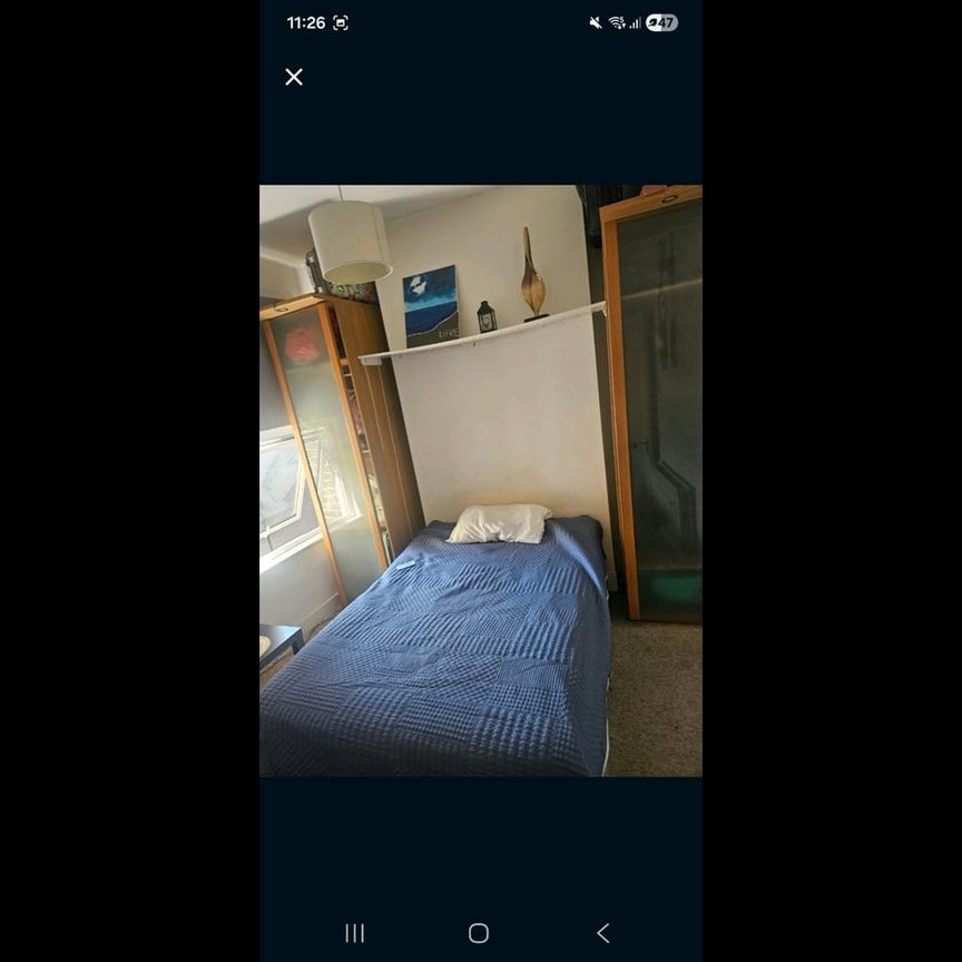 Room in a Shared House, Hartfield Crescent, SW19 - Photo 1