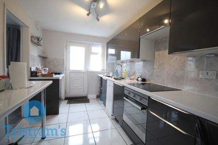 3 bed Mid Terraced House for Rent - Photo 5