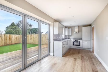 3 bedroom semi-detached house to rent - Photo 5