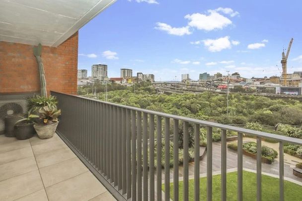 Spacious 2-Bedroom, 2-Bathroom Apartment in Eden Terrace – $820 per Week - Photo 1