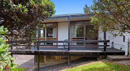 Tidy 2 bedroom unit in Ohope - Photo 2