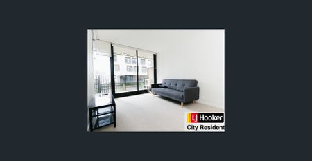 Spacious fully furnished 1-bedroom, 1-bathroom and 1-study apartment in the heart of Melbourne CBD! - Photo 2