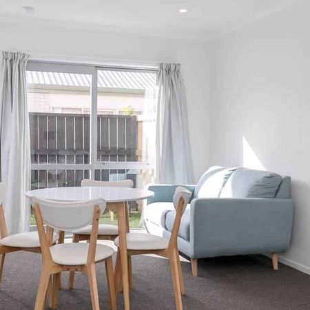 Furnished Studio Room in Hamilton East - Photo 3