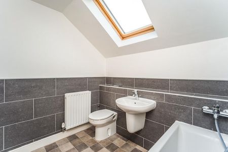 3 bedroom terraced house to rent - Photo 4