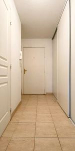 2 PIECES AVEC JARDIN ET PISCINE - Photo 4