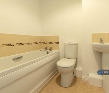 2 bedroom flat to rent - Photo 6