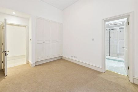 5 bedroom flat in Kensington - Photo 3