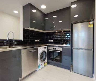 City two bedroom apartment with balcony - Photo 3