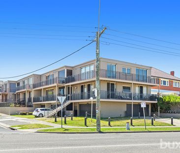 Comfortable coastal living in prime a location - Photo 5