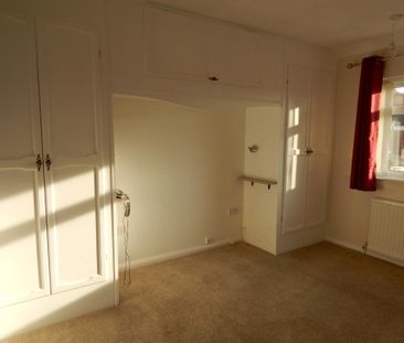 3 bedroom house to rent Hornbeam Close, Norwich, NR7 - Photo 2